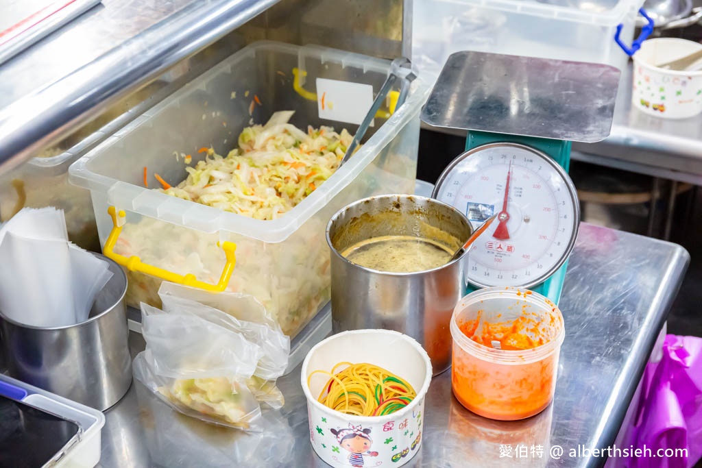 桃園中原夜市美食推薦．老牌脆皮臭豆腐（外酥內嫩的臭豆腐超讚，麻辣鴨血柔嫩好滋味） @愛伯特