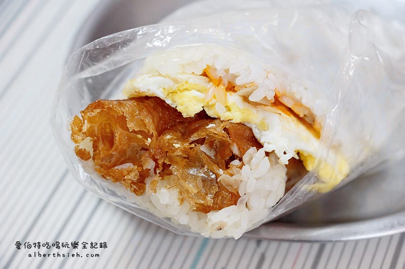 桃鶯路傳統早餐無名蛋餅｜桃園後站美食推薦粉漿蛋餅，外酥脆內軟Q