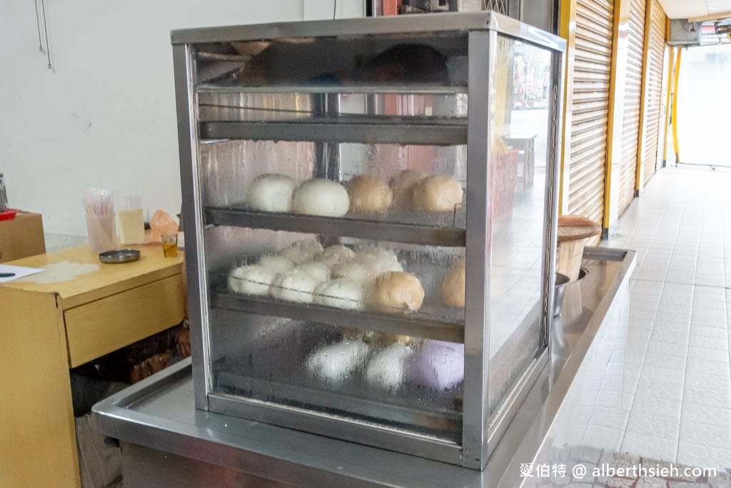 桃鶯路傳統早餐無名蛋餅｜桃園後站美食推薦粉漿蛋餅，外酥脆內軟Q
