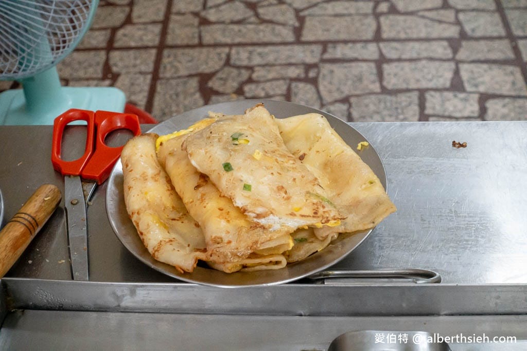 桃鶯路傳統早餐無名蛋餅｜桃園後站美食推薦粉漿蛋餅，外酥脆內軟Q