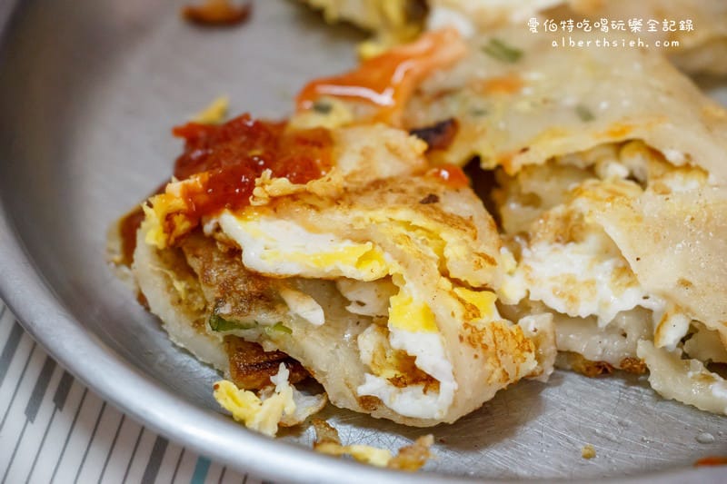 桃鶯路傳統早餐無名蛋餅｜桃園後站美食推薦粉漿蛋餅，外酥脆內軟Q