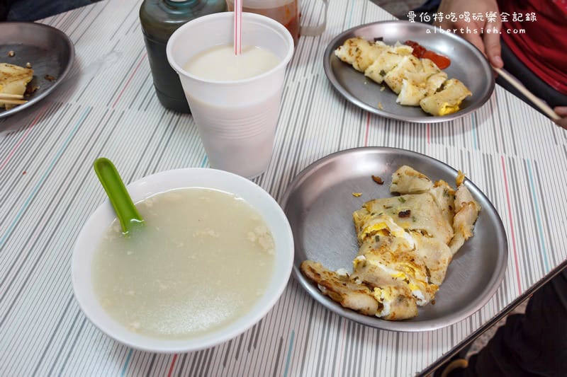 桃鶯路傳統早餐無名蛋餅｜桃園後站美食推薦粉漿蛋餅，外酥脆內軟Q