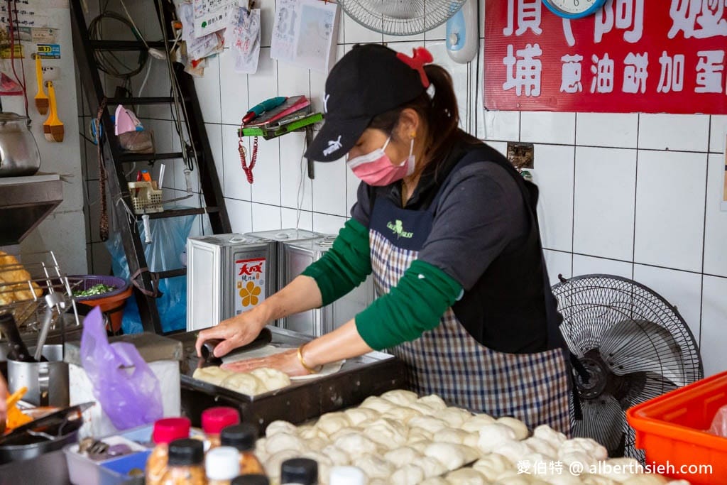 宜蘭頭城美食．頂埔阿嬤蔥油餅（網友推薦的超酥脆蔥油餅，蔥香四溢！）