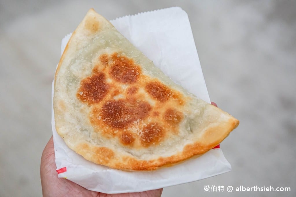 桃園龍潭美食午茶推薦｜佟記蔥油餅韭菜盒，乾爽不油膩帶點麵香