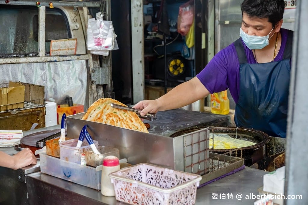 桃園龍潭美食午茶推薦｜佟記蔥油餅韭菜盒，乾爽不油膩帶點麵香
