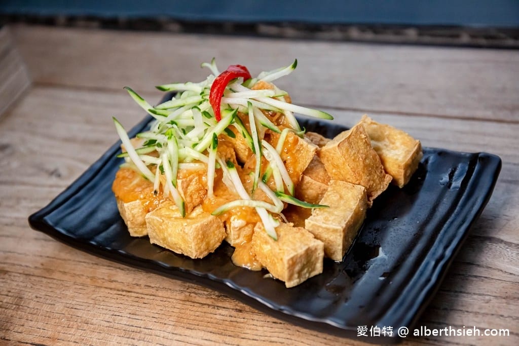 花蓮火車站美食推薦|王記茶舖中山店!花蓮春水堂清水模超好拍 - 第26張圖 花蓮火車站美食推薦|王記茶舖中山店!花蓮春水堂清水模超好拍