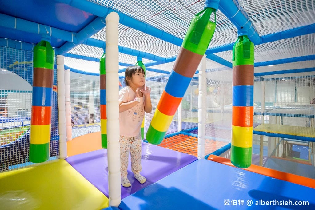 嘉義親子景點．棒棒鯨奇樂園（讓小朋友玩瘋玩到不想回家的2100坪超大室內主題樂園，故宮南院旁）