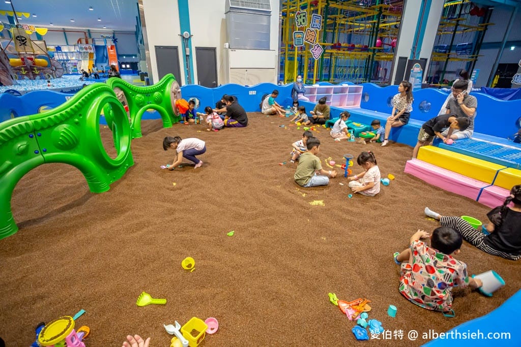 嘉義親子景點．棒棒鯨奇樂園（讓小朋友玩瘋玩到不想回家的2100坪超大室內主題樂園，故宮南院旁）