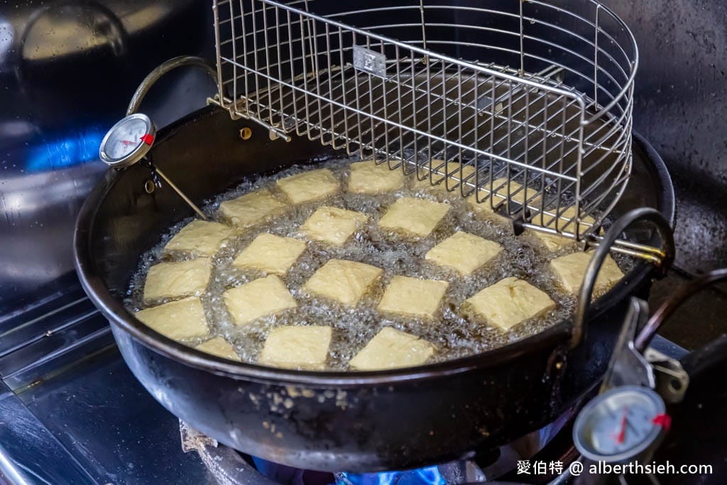 桃園中原夜市美食推薦．老牌脆皮臭豆腐（外酥內嫩的臭豆腐超讚，麻辣鴨血柔嫩好滋味）