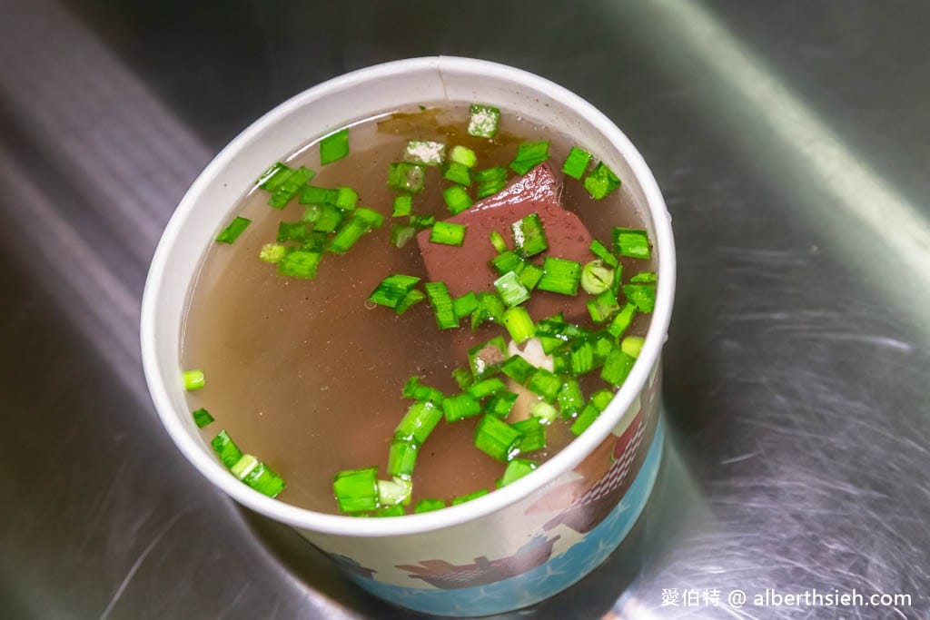 桃園中原夜市美食推薦．老牌脆皮臭豆腐（外酥內嫩的臭豆腐超讚，麻辣鴨血柔嫩好滋味）