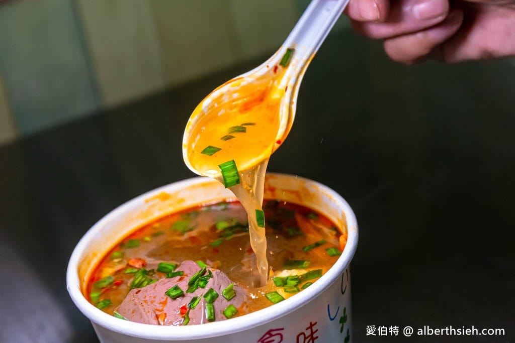 桃園中原夜市美食推薦．老牌脆皮臭豆腐（外酥內嫩的臭豆腐超讚，麻辣鴨血柔嫩好滋味）