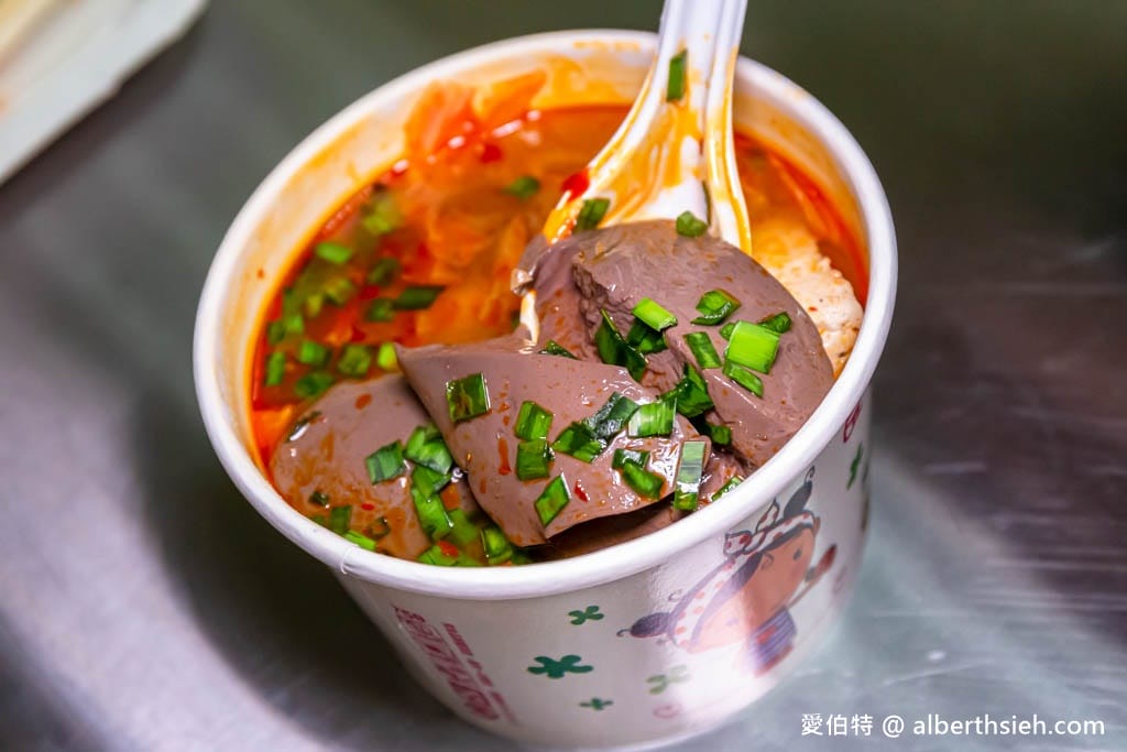 桃園中原夜市美食推薦．老牌脆皮臭豆腐（外酥內嫩的臭豆腐超讚，麻辣鴨血柔嫩好滋味）