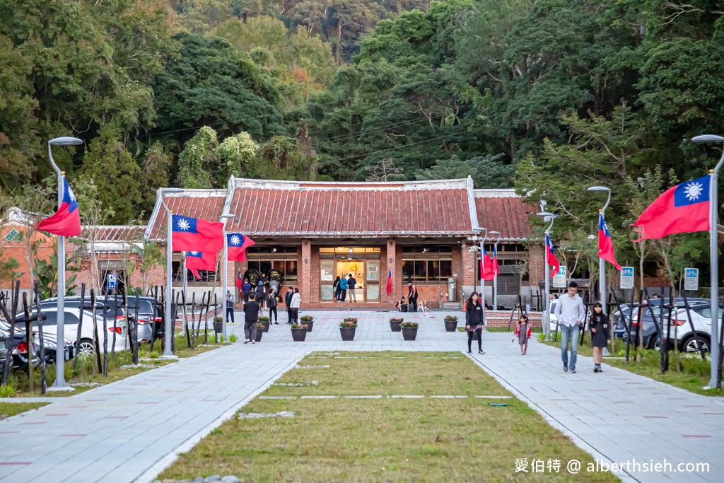 大溪慈湖步道/慈湖陵寢．桃園親子推薦景點（湖光山色美景，欣賞不NG操槍秀，跟蔣公銅像拍照） @愛伯特