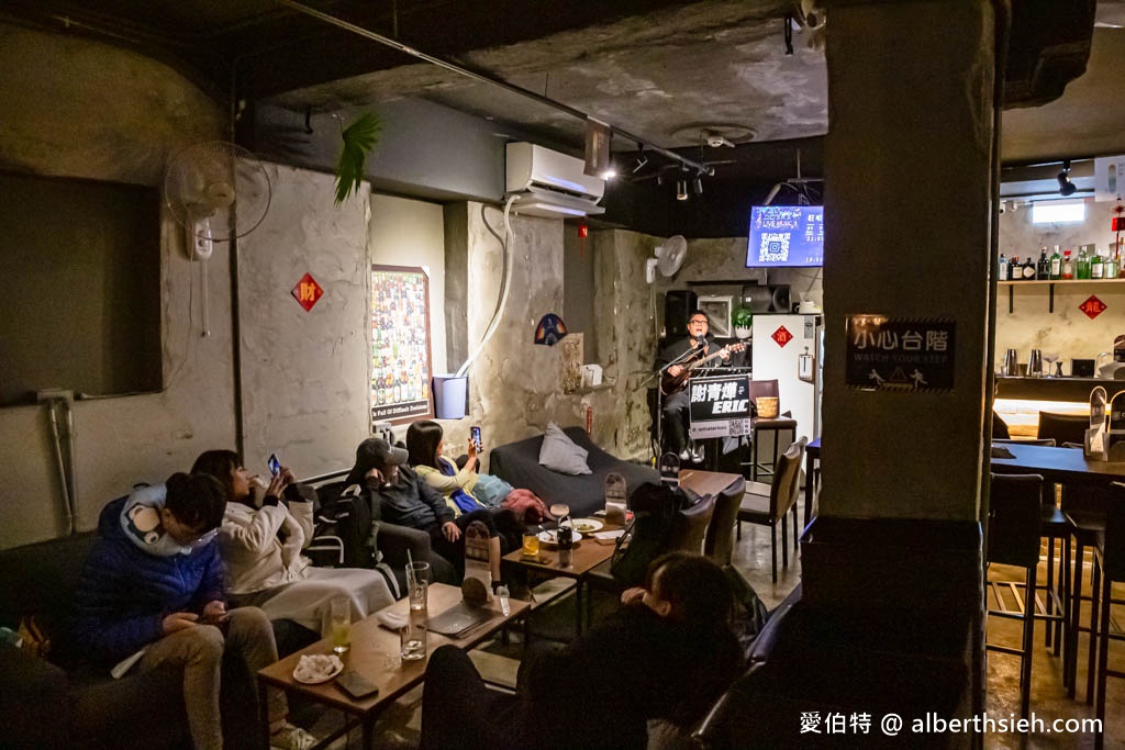 獨角落Do Bar（有駐唱台北車站氛圍很棒很放鬆的沙發酒吧） @愛伯特