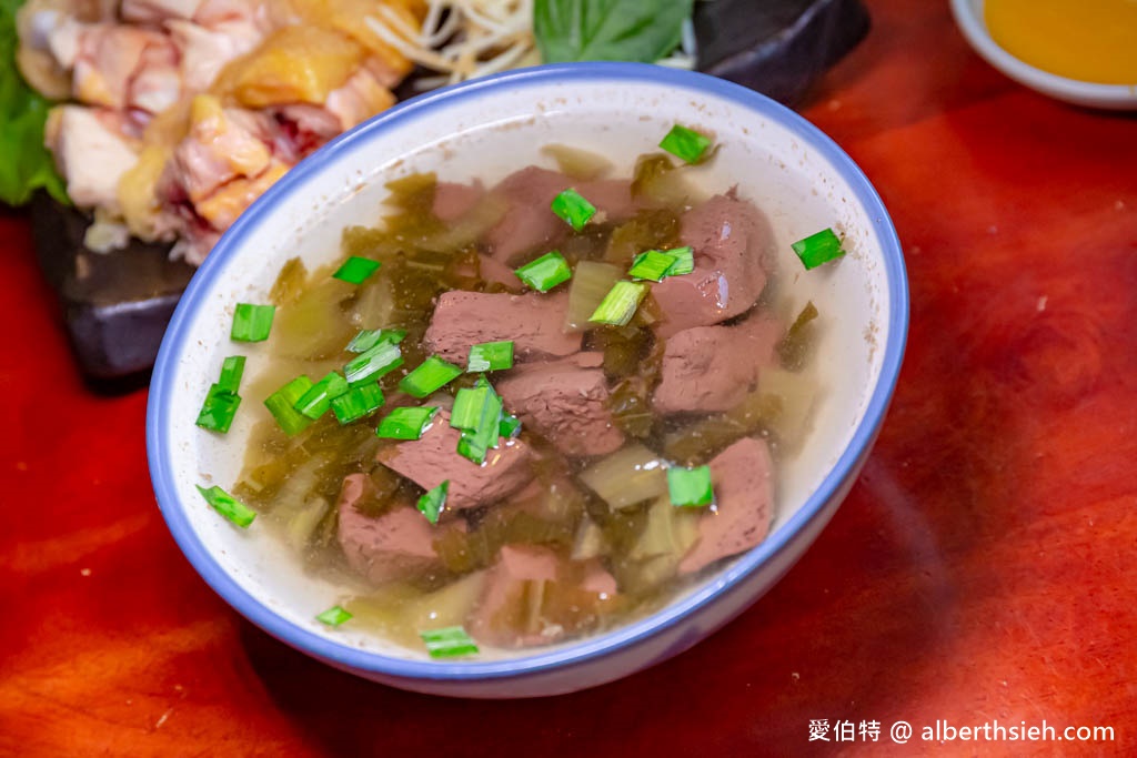 辛梅阿嫲的味道．桃園平鎮客家美食推薦（網評超高分，香嫩文昌雞、浮誇蝦滷飯必點） @愛伯特