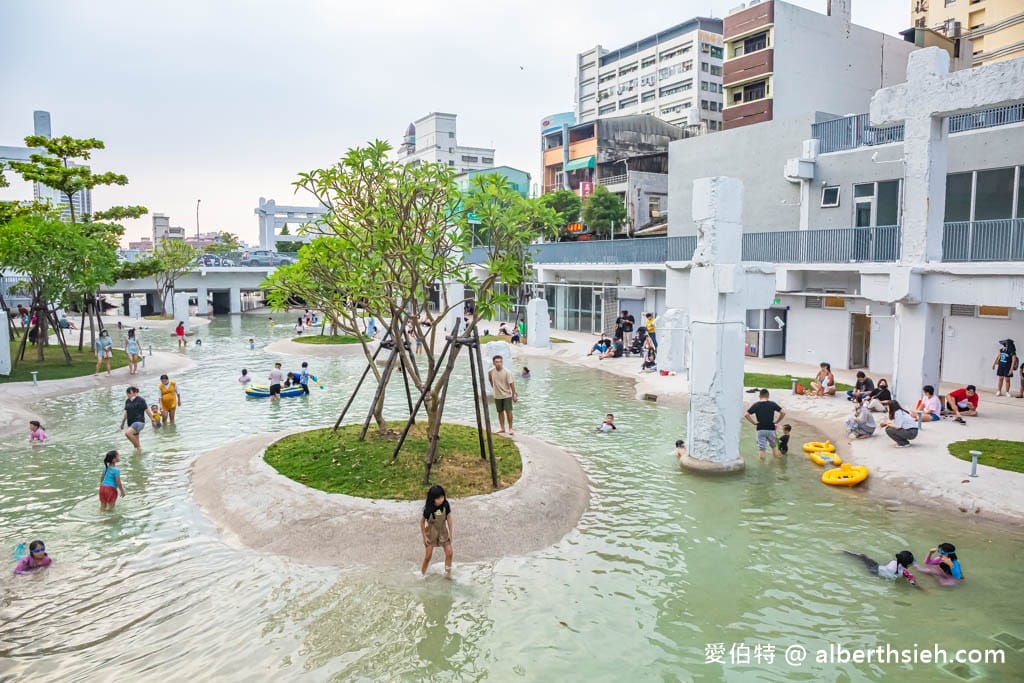 台南免費玩水景點．河樂廣場（絕美潟湖白天免費戲水，晚上約會聖地，世界七大令人期待公園）