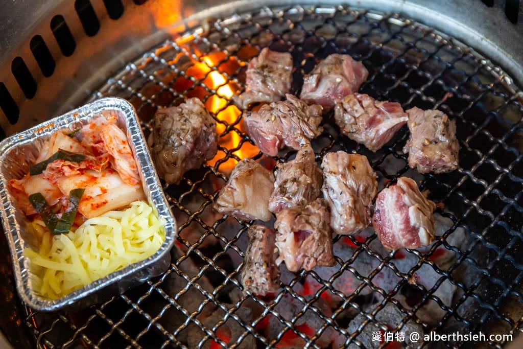 一修尼和牛炭火燒肉|桃園燒肉推薦,堅持精修肉,食材佳還有免費雞湯可以喝,好停車 - 第29張圖 一修尼和牛炭火燒肉|桃園燒肉推薦,堅持精修肉,食材佳還有免費雞湯可以喝,好停車
