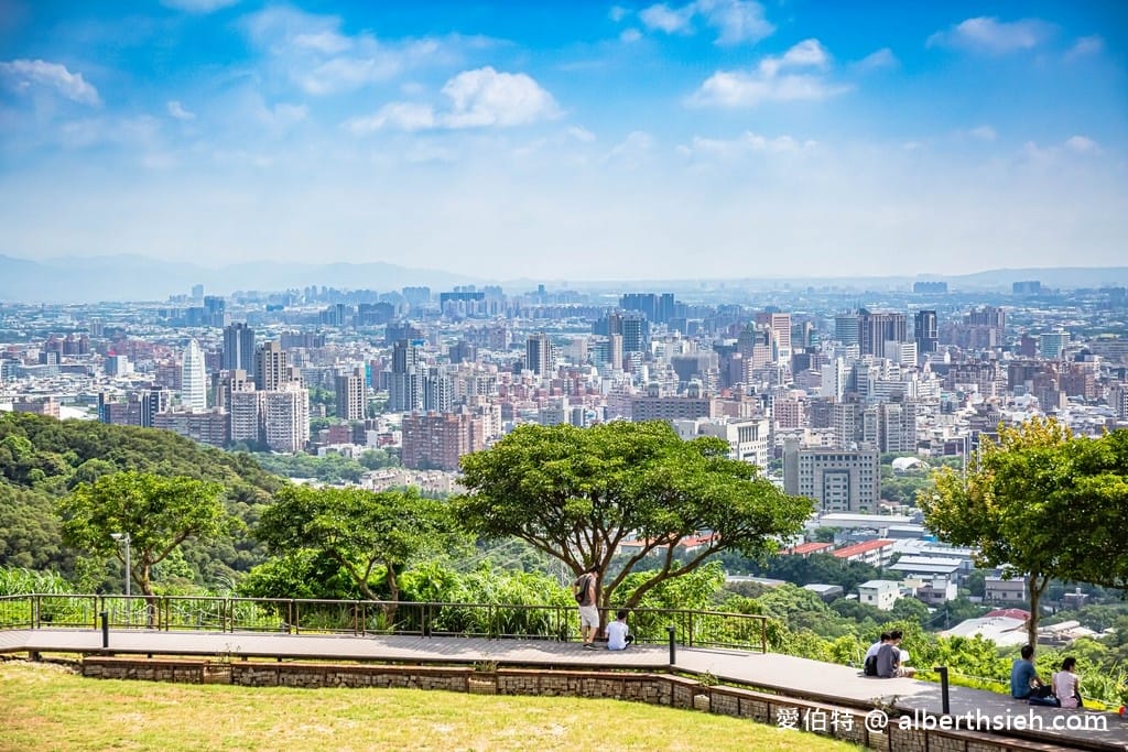 虎頭山環保公園．桃園夜景景點（俯瞰桃園市景，即時影像在家也能看，市區車程僅10分鐘）