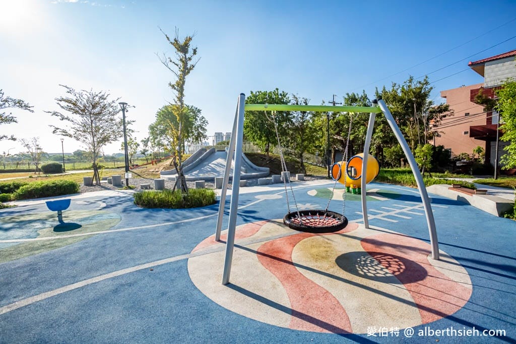 大江內定公園遊戲場．桃園中壢親子公園（太空主題共融式親子公園，溜滑梯/攀爬架/翹翹板，大江二期旁）