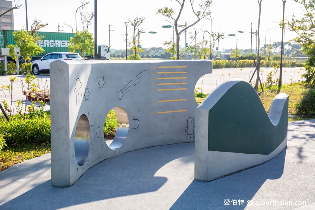 大江內定公園遊戲場．桃園中壢親子公園（太空主題共融式親子公園，溜滑梯/攀爬架/翹翹板，大江二期旁）