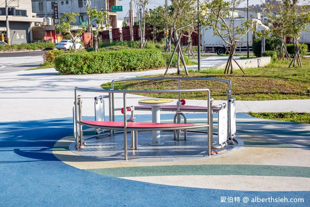 大江內定公園遊戲場．桃園中壢親子公園（太空主題共融式親子公園，溜滑梯/攀爬架/翹翹板，大江二期旁）