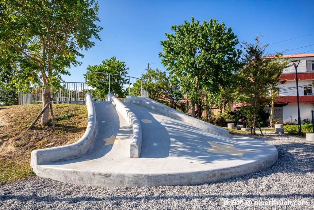 大江內定公園遊戲場．桃園中壢親子公園（太空主題共融式親子公園，溜滑梯/攀爬架/翹翹板，大江二期旁）