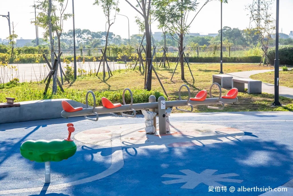 大江內定公園遊戲場．桃園中壢親子公園（太空主題共融式親子公園，溜滑梯/攀爬架/翹翹板，大江二期旁）