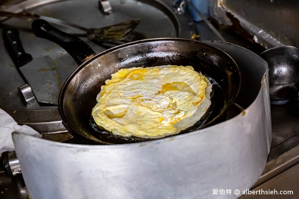 豆奶宗．台南宵夜早餐推薦（價格便宜，豆奶好喝，沙茶蛋餅有特色）
