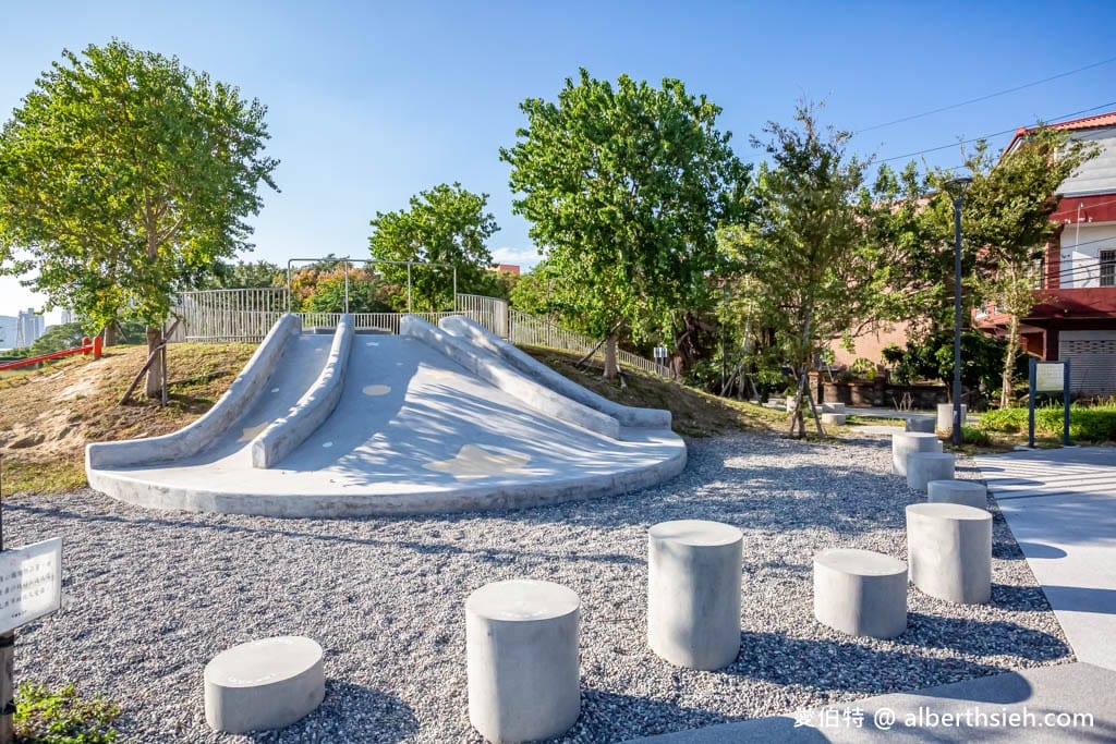大江內定公園遊戲場．桃園中壢親子公園（太空主題共融式親子公園，溜滑梯/攀爬架/翹翹板，大江二期旁）