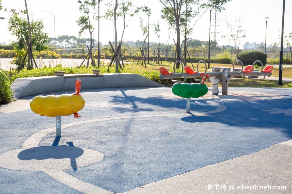 大江內定公園遊戲場．桃園中壢親子公園（太空主題共融式親子公園，溜滑梯/攀爬架/翹翹板，大江二期旁）