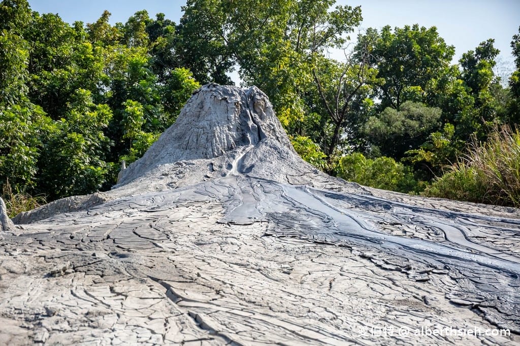 高雄燕巢烏山頂泥火山攻略|真的會噴發啵啵啵,特殊地景一秒來到月球表面 - 第9張圖 高雄燕巢烏山頂泥火山攻略|真的會噴發啵啵啵,特殊地景一秒來到月球表面