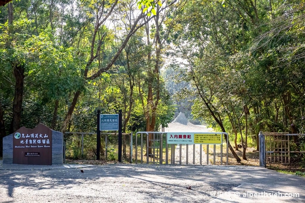 高雄燕巢烏山頂泥火山攻略|真的會噴發啵啵啵,特殊地景一秒來到月球表面 - 第5張圖 高雄燕巢烏山頂泥火山攻略|真的會噴發啵啵啵,特殊地景一秒來到月球表面