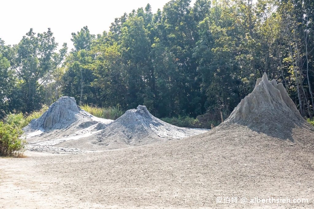 高雄燕巢烏山頂泥火山攻略|真的會噴發啵啵啵,特殊地景一秒來到月球表面 - 第7張圖 高雄燕巢烏山頂泥火山攻略|真的會噴發啵啵啵,特殊地景一秒來到月球表面
