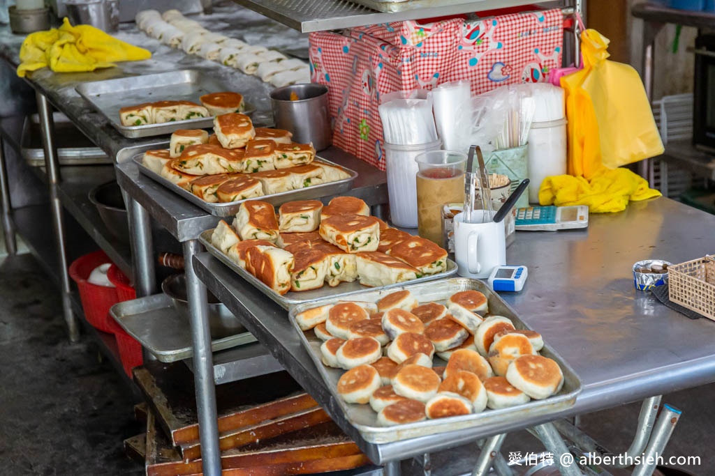 好吃包子饅頭店．桃園龍岡忠貞市場早餐推薦（老麵製作CP值高，蔥餅肉包都推） @愛伯特