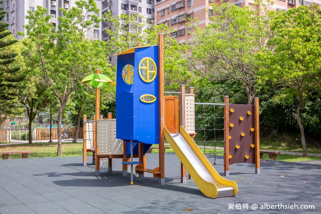 楊梅三民公園．桃園親子公園推薦（攀爬型香蕉溜滑梯、彈跳床、沙坑、盪鞦韆）