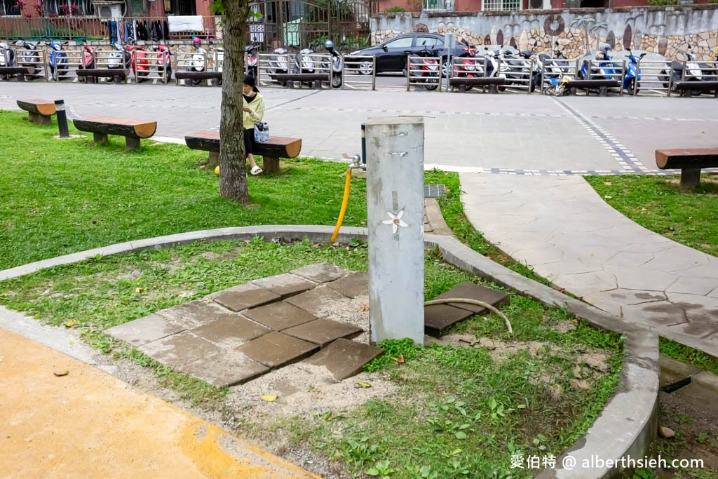 楊梅三民公園．桃園親子公園推薦（攀爬型香蕉溜滑梯、彈跳床、沙坑、盪鞦韆）