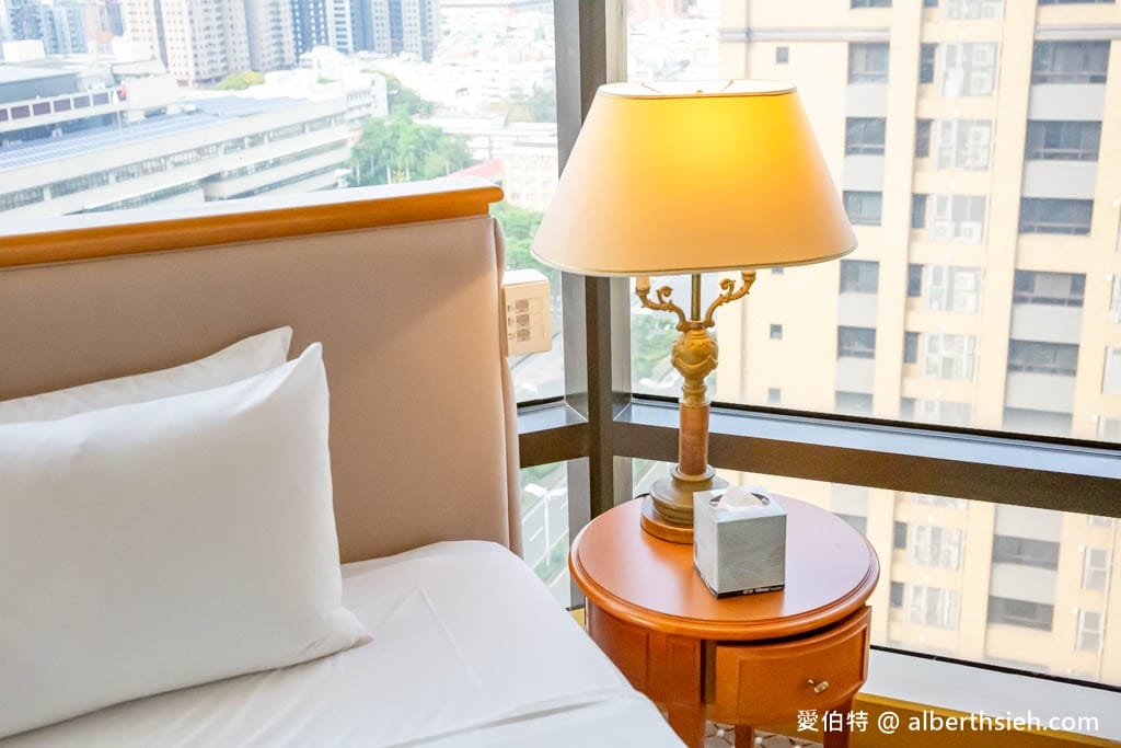 高雄寒軒國際大飯店｜在地老字號擁有高樓層的三面環景房