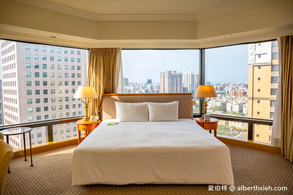 高雄寒軒國際大飯店｜在地老字號擁有高樓層的三面環景房