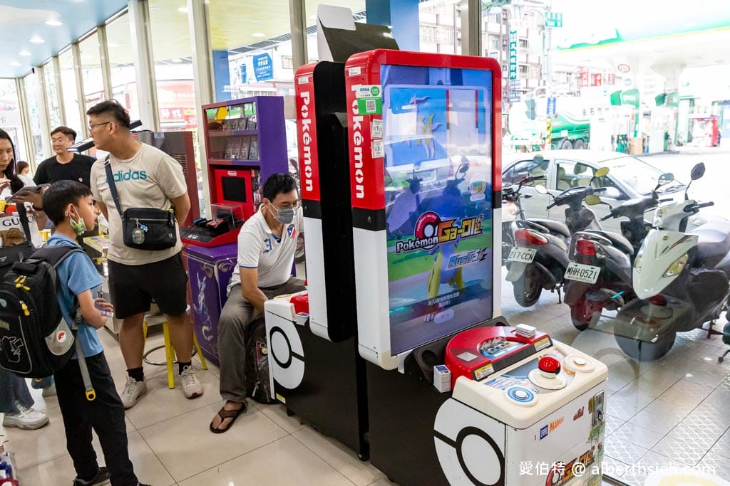 7-11主題門市．7-ELEVEN重惠門市-高雄寶可夢朱紫主題店（集換式卡牌遊戲對戰區、加傲樂機）