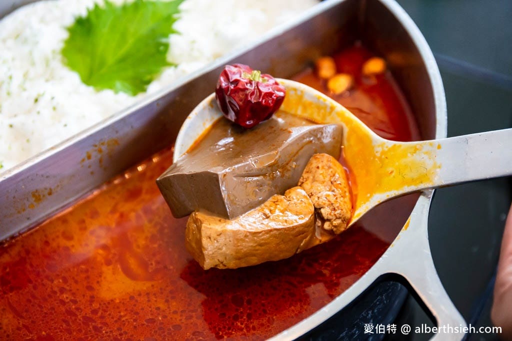 高雄天鍋麻辣鴛鴦鍋（碳佐旗下火鍋，泡泡雞白湯很厲害，鴨血好吃）