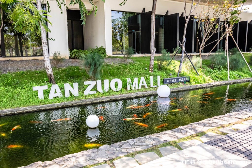 高雄天鍋麻辣鴛鴦鍋（碳佐旗下火鍋，泡泡雞白湯很厲害，鴨血好吃）