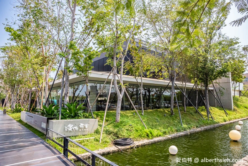 高雄天鍋麻辣鴛鴦鍋（碳佐旗下火鍋，泡泡雞白湯很厲害，鴨血好吃）