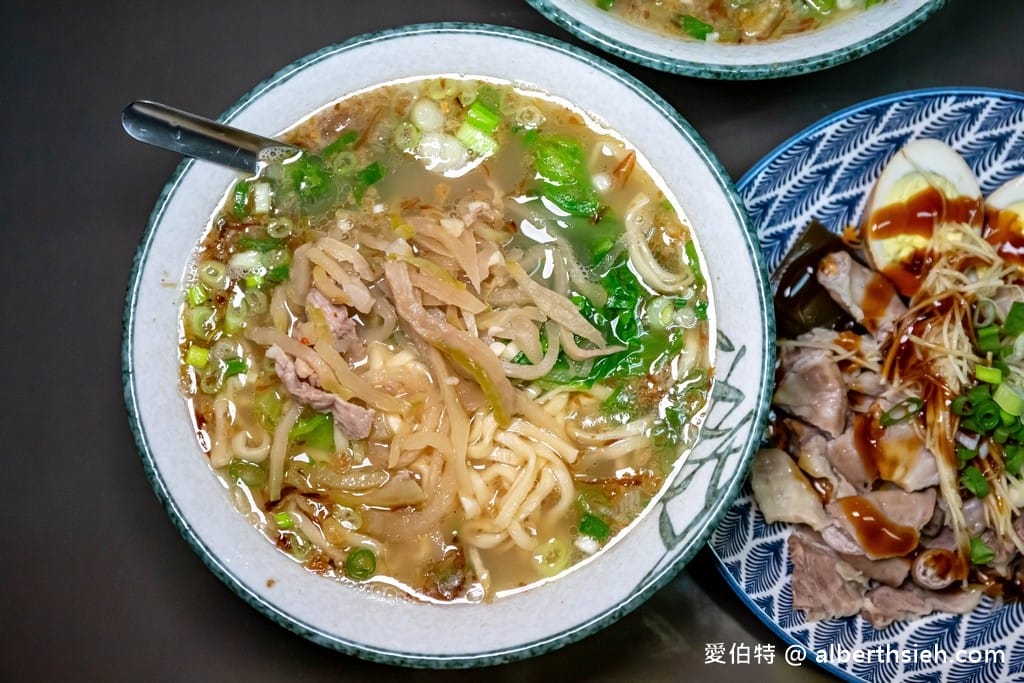 桃園龍潭橋頭老麵店｜巷弄內美食，超過60年就只賣榨菜肉絲麵