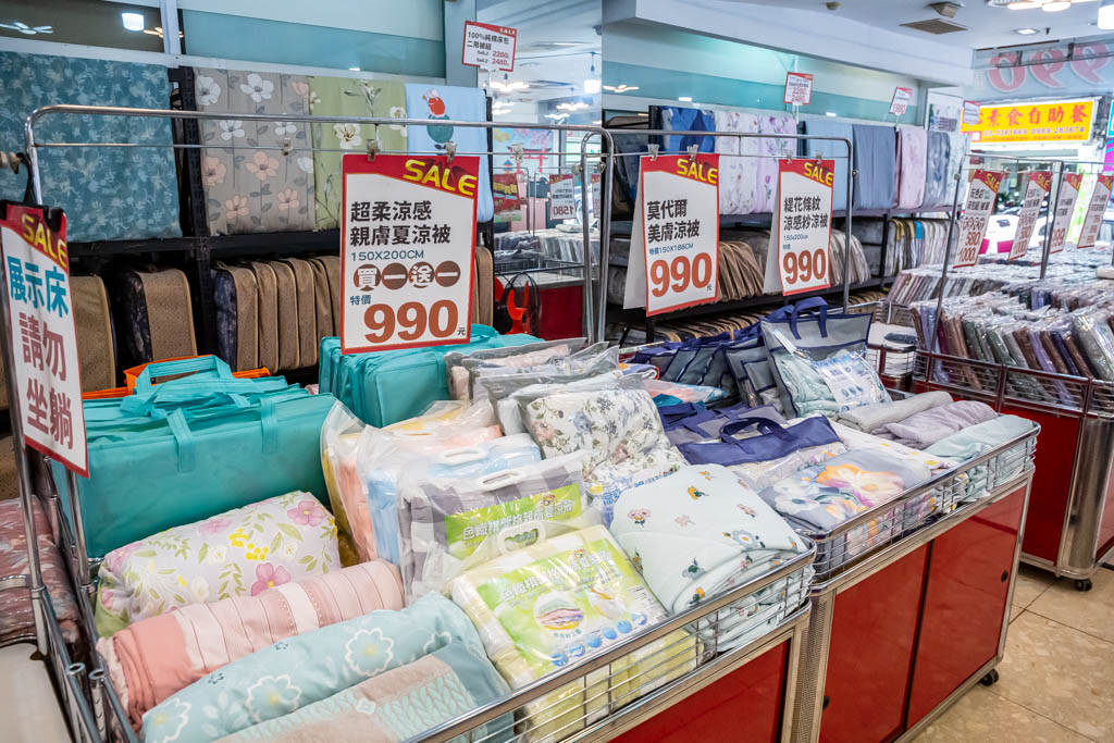 桃園寢具特賣會．多利寶寢具特賣（枕頭涼被買一送一，床包組799起，全部下殺2折起） @愛伯特