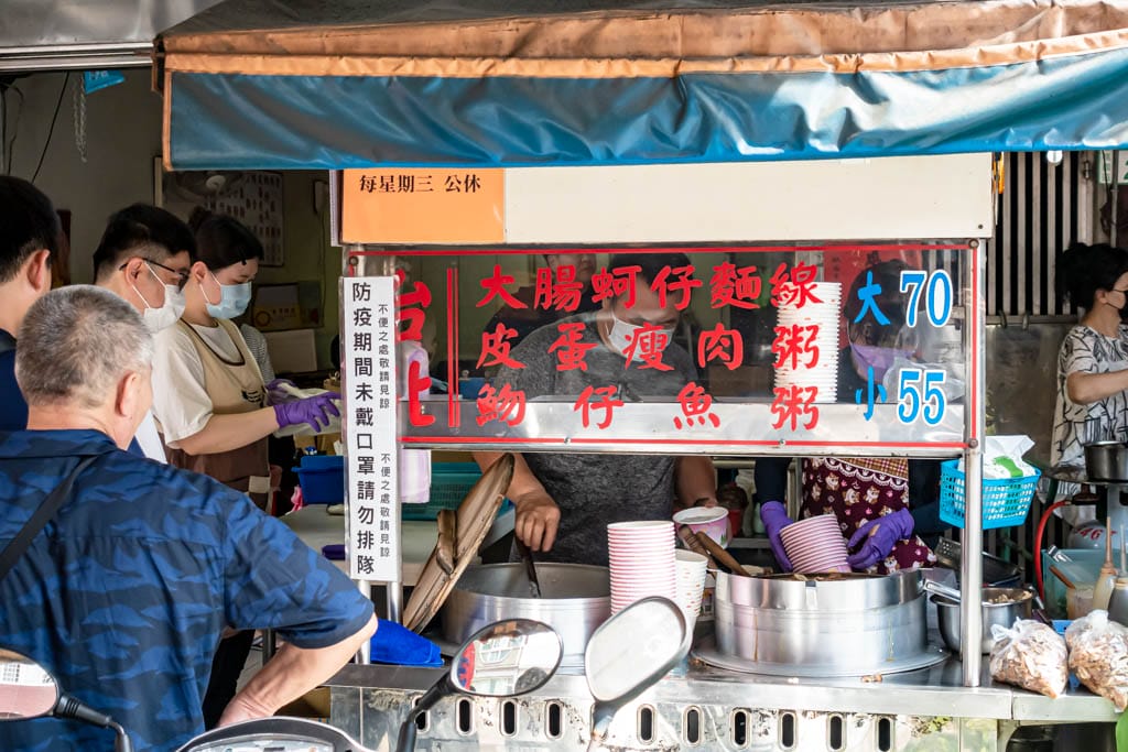 桃園後站早餐推薦｜台北大腸蚵仔麵線(建國路麵線)，人氣排隊店