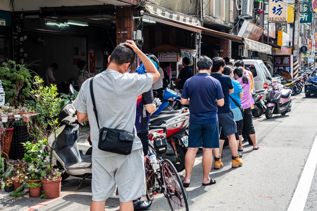 桃園後站早餐推薦｜台北大腸蚵仔麵線(建國路麵線)，人氣排隊店