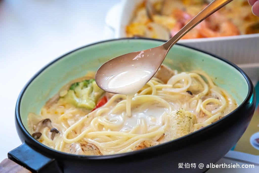 nu LIFE．苗栗竹南美食（餐點菜單，平價套餐CP值高，超療癒貓咪機器人送餐，自助飲品喝到飽）