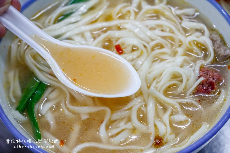 勇伯垃圾麵．新北市鶯歌美食（宵夜時段限定的特色古早麵）