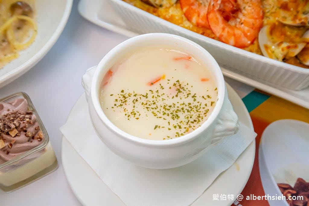 nu LIFE．苗栗竹南美食（餐點菜單，平價套餐CP值高，超療癒貓咪機器人送餐，自助飲品喝到飽）