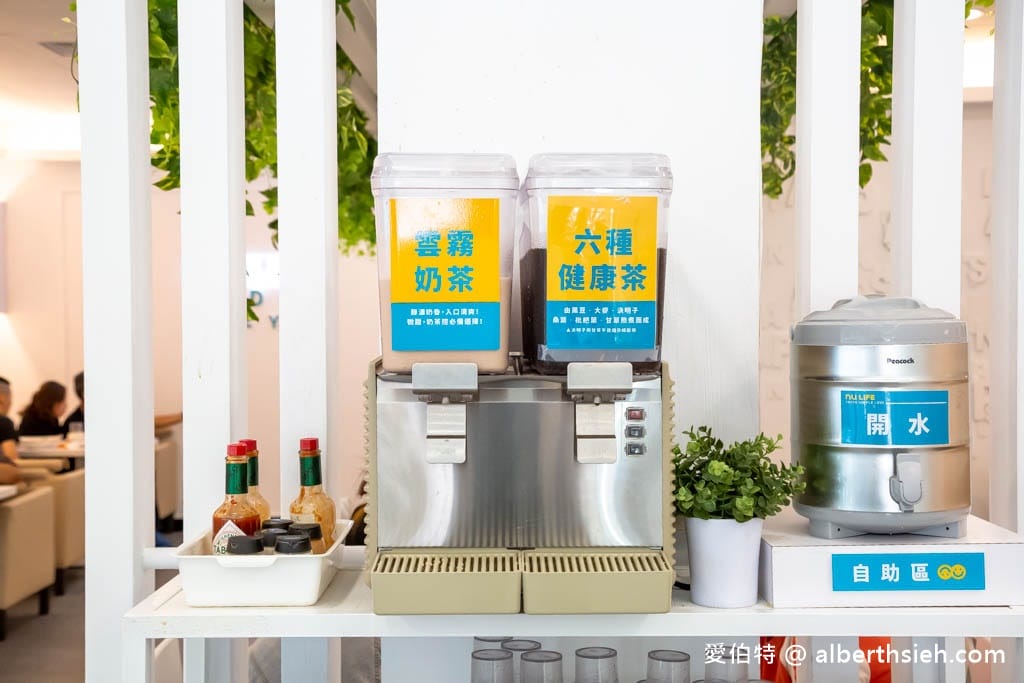nu LIFE．苗栗竹南美食（餐點菜單，平價套餐CP值高，超療癒貓咪機器人送餐，自助飲品喝到飽）